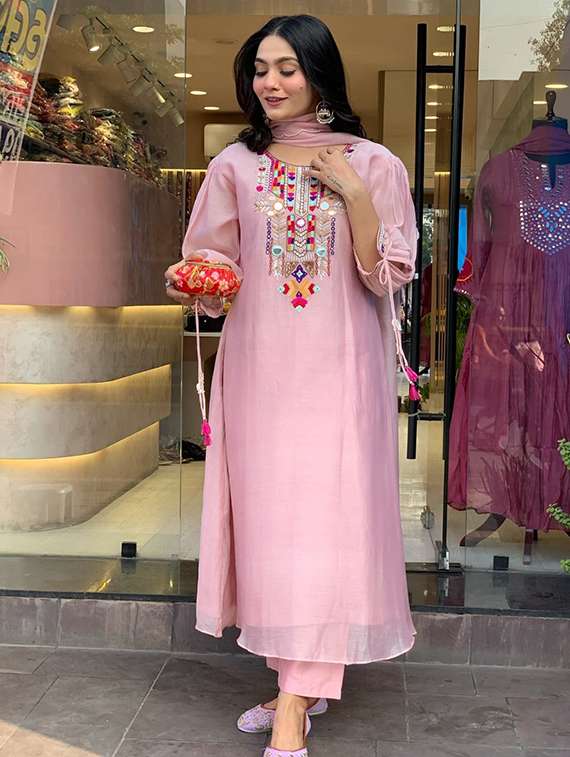 women self design  pink kurta dupatta set - 22466341 -  Standard Image - 2