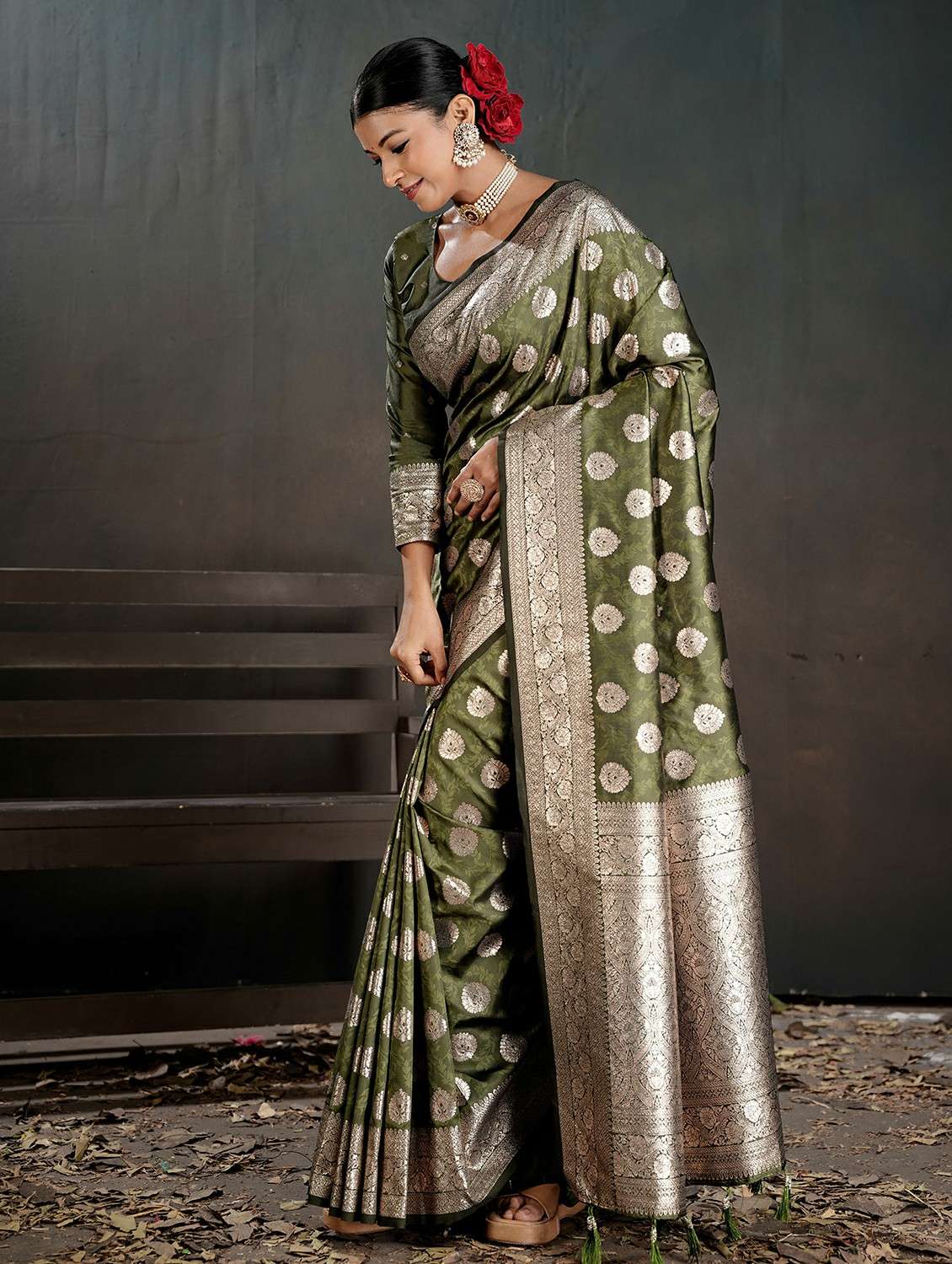 Women Green Banarasi Saree With Blouse - 22467577 -  Standard Image - 2