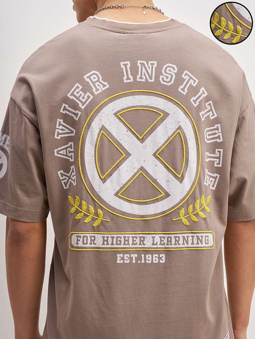 men printed v-neckt-shirt - 22469228 -  Standard Image - 2