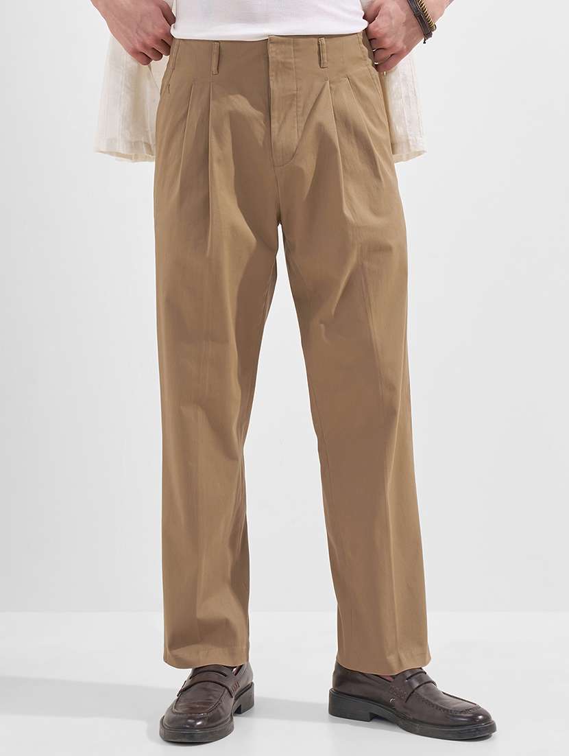 men solid mid rise pleated casual trouser