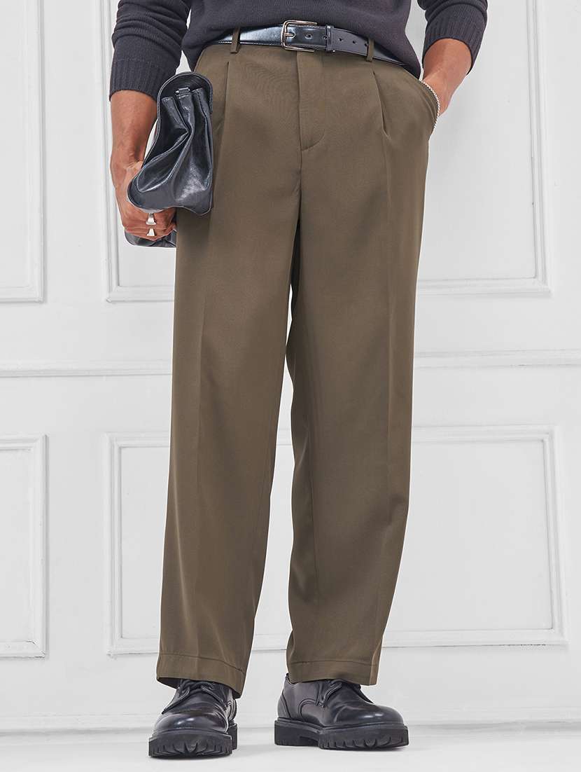 men solid mid rise pleated casual trouser