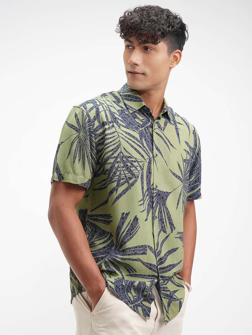 men printed short sleeve regular fit casual shirt - 22470038 -  Standard Image - 2