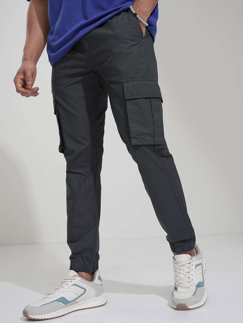 men black solid cargo - 22471296 -  Standard Image - 2