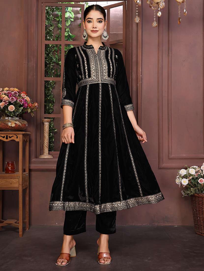 women black suit set - 22471703 -  Standard Image - 2