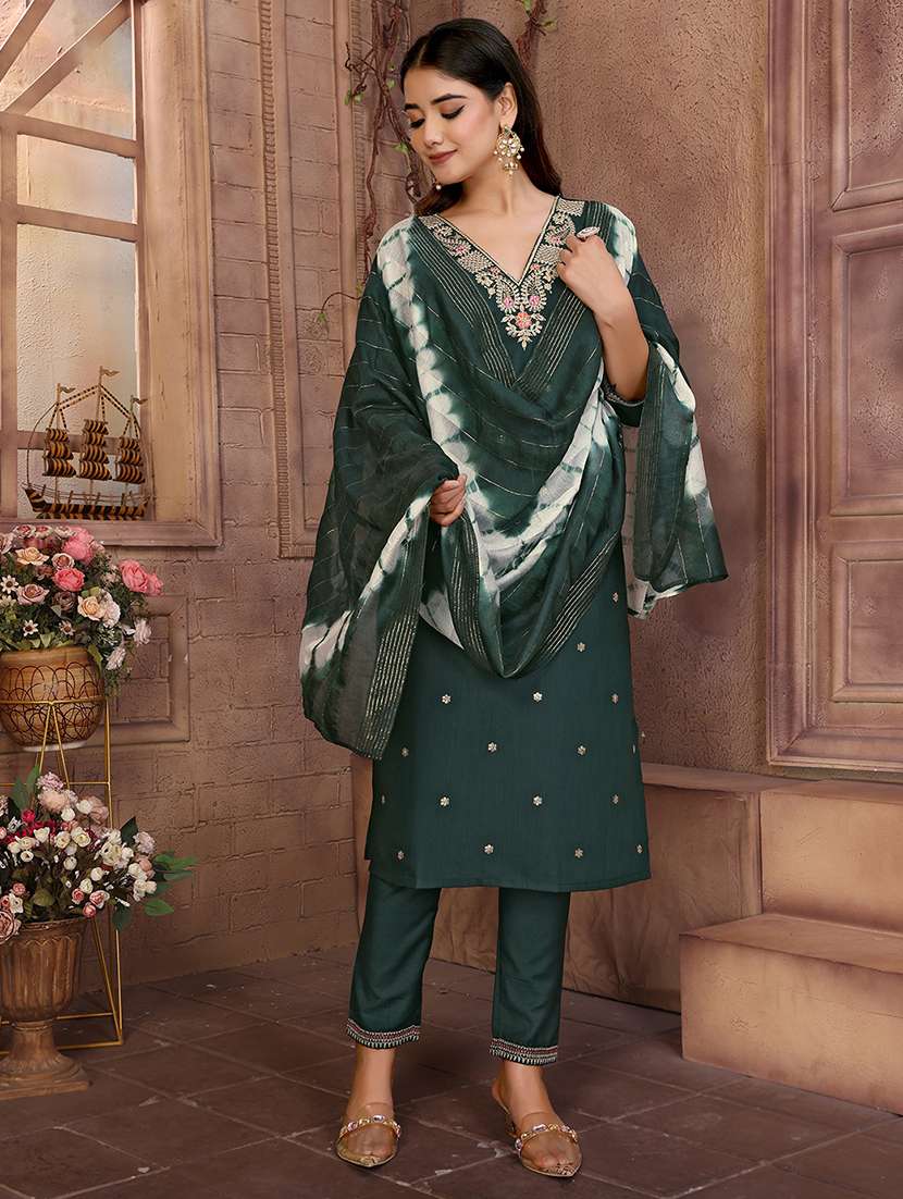 women green suit set - 22471709 -  Standard Image - 2