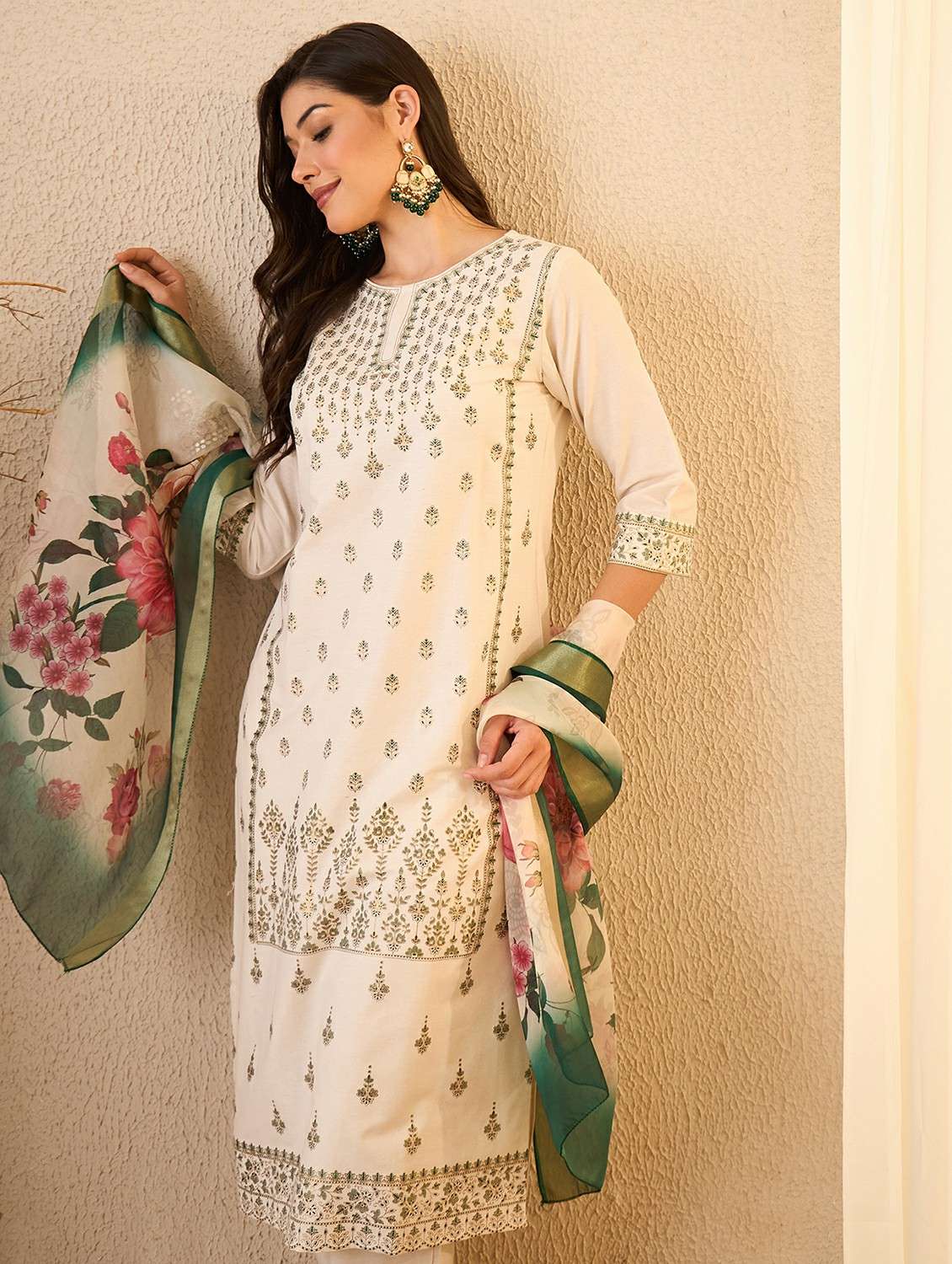 women white suit set - 22471726 -  Standard Image - 2
