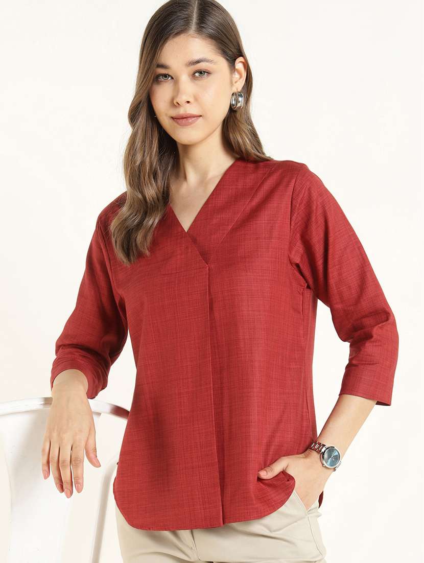 women maroon cotton regular fit v-neck top