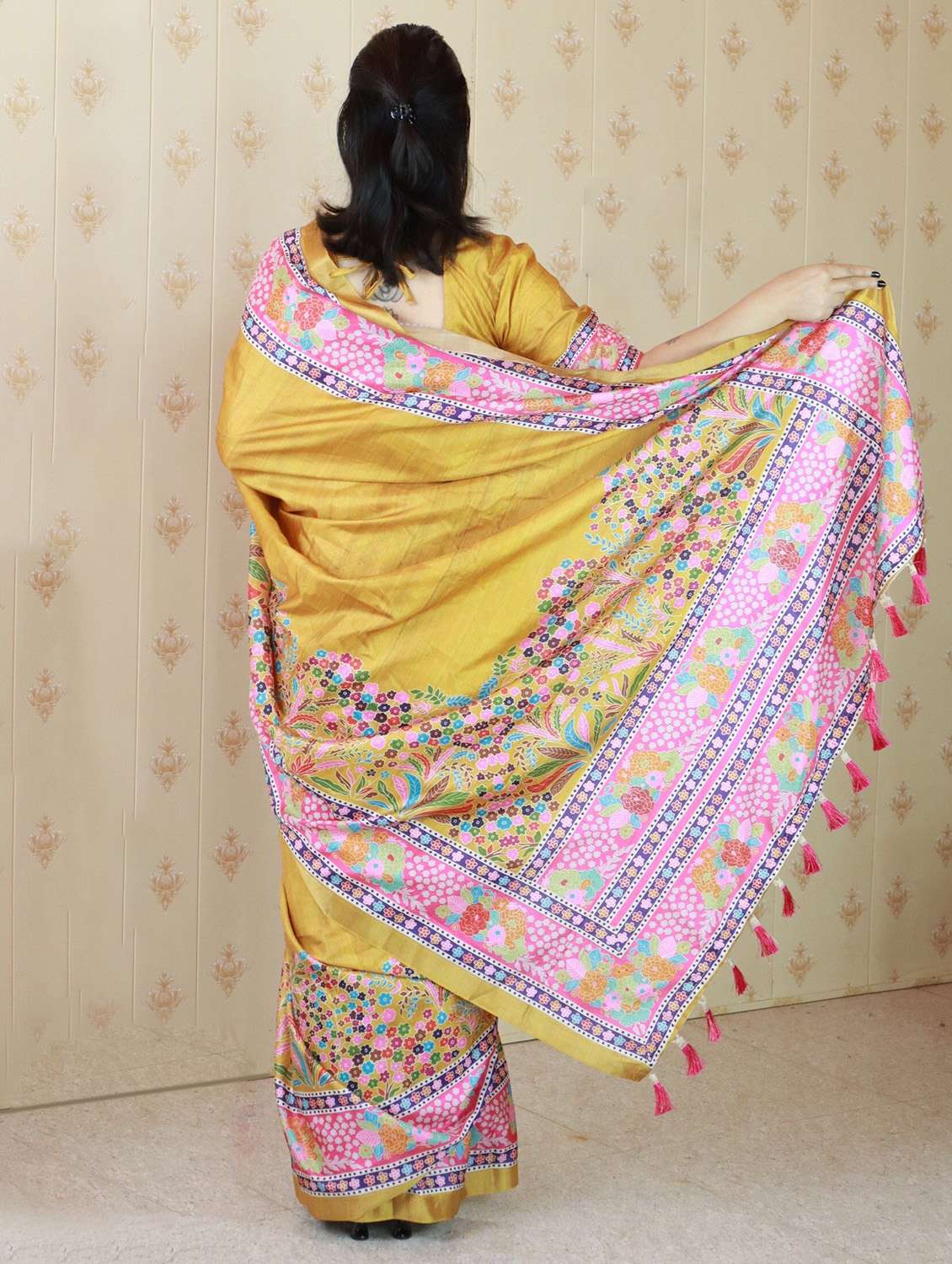women printed casual wear saree with blouse - 22472614 -  Standard Image - 2