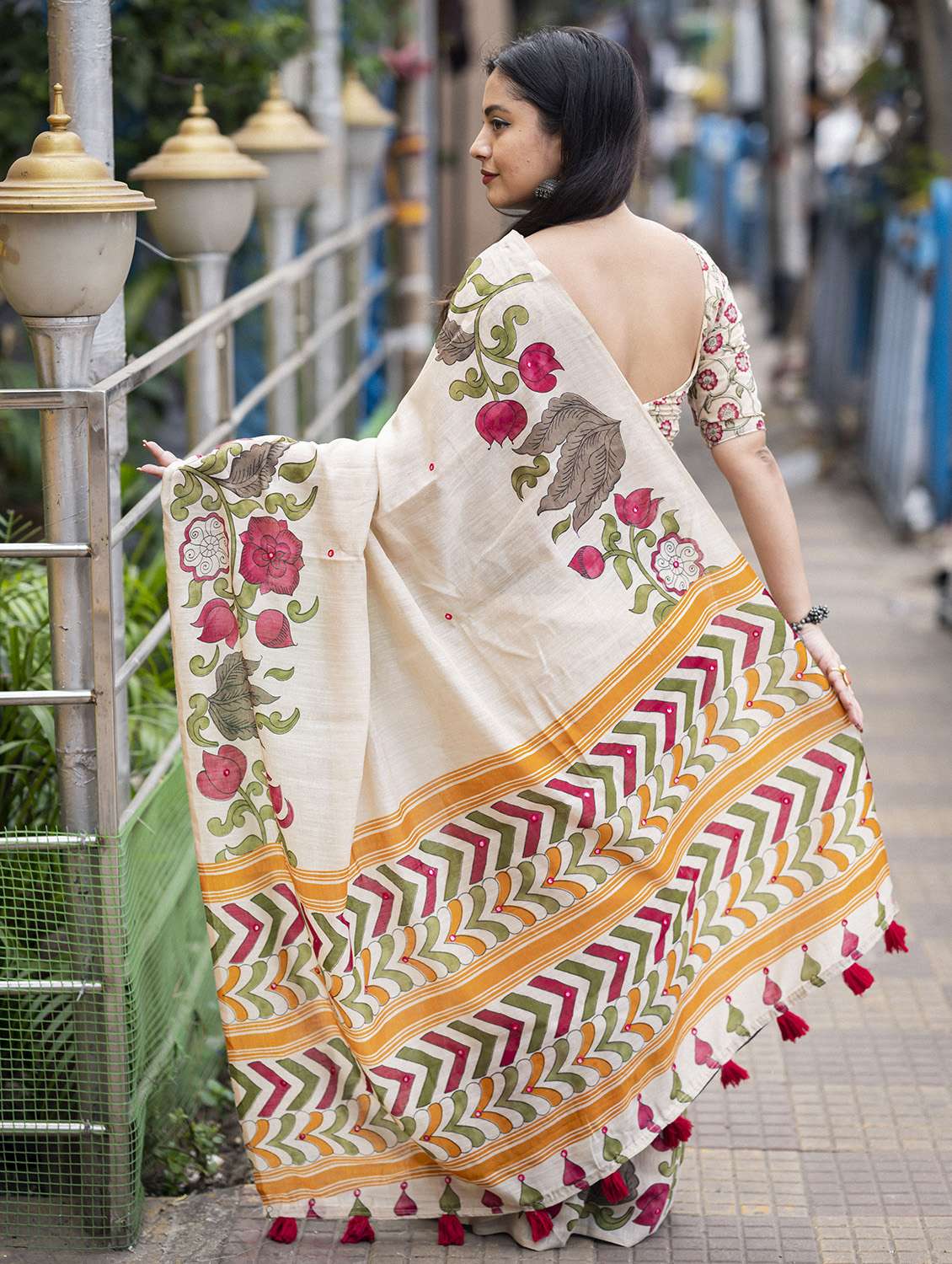 women floral printed saree with blouse - 22472623 -  Standard Image - 2