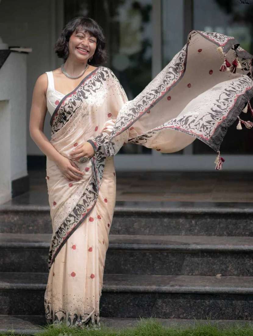 women printed casual wear saree with blouse - 22472624 -  Standard Image - 2