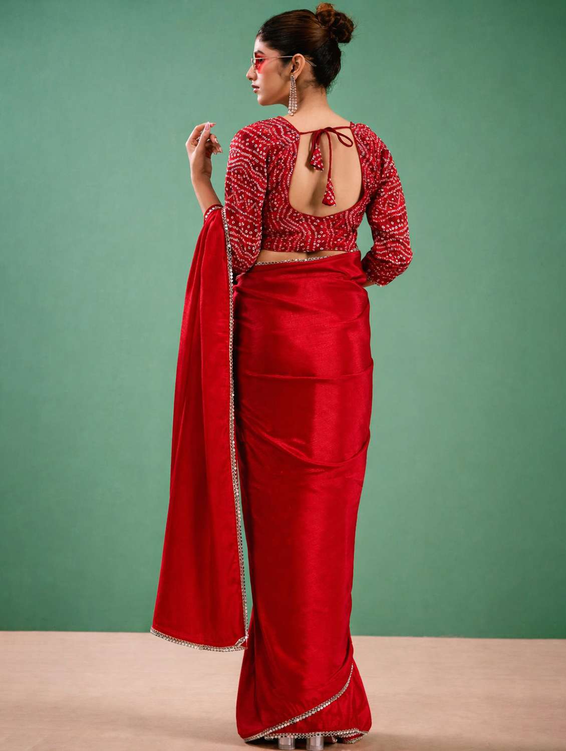 women solid with embellished bordered saree with blouse - 22473286 -  Standard Image - 2