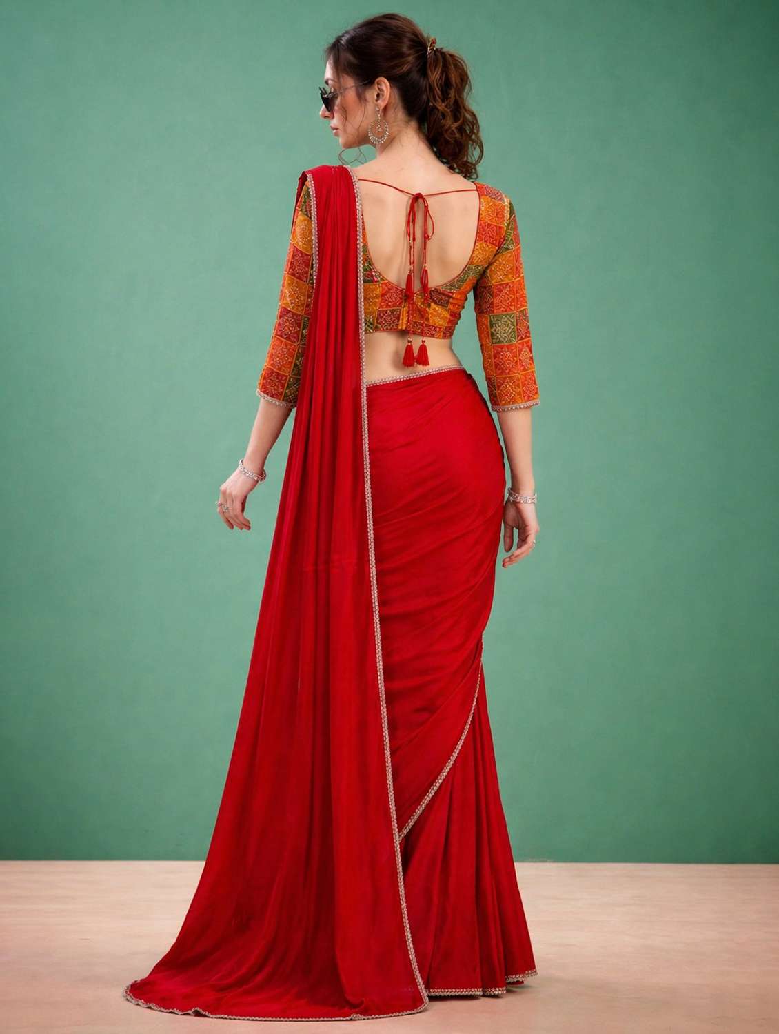 women solid with bordered saree with blouse - 22473304 -  Standard Image - 2