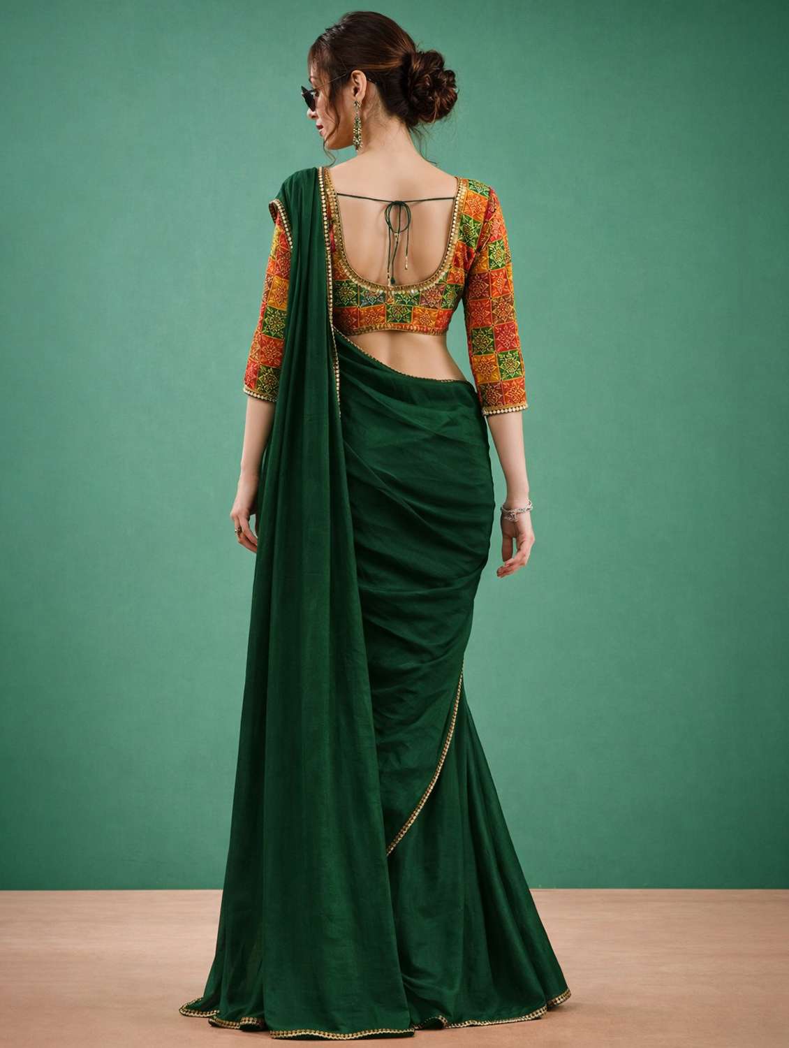 women solid with bordered saree with blouse - 22473308 -  Standard Image - 2