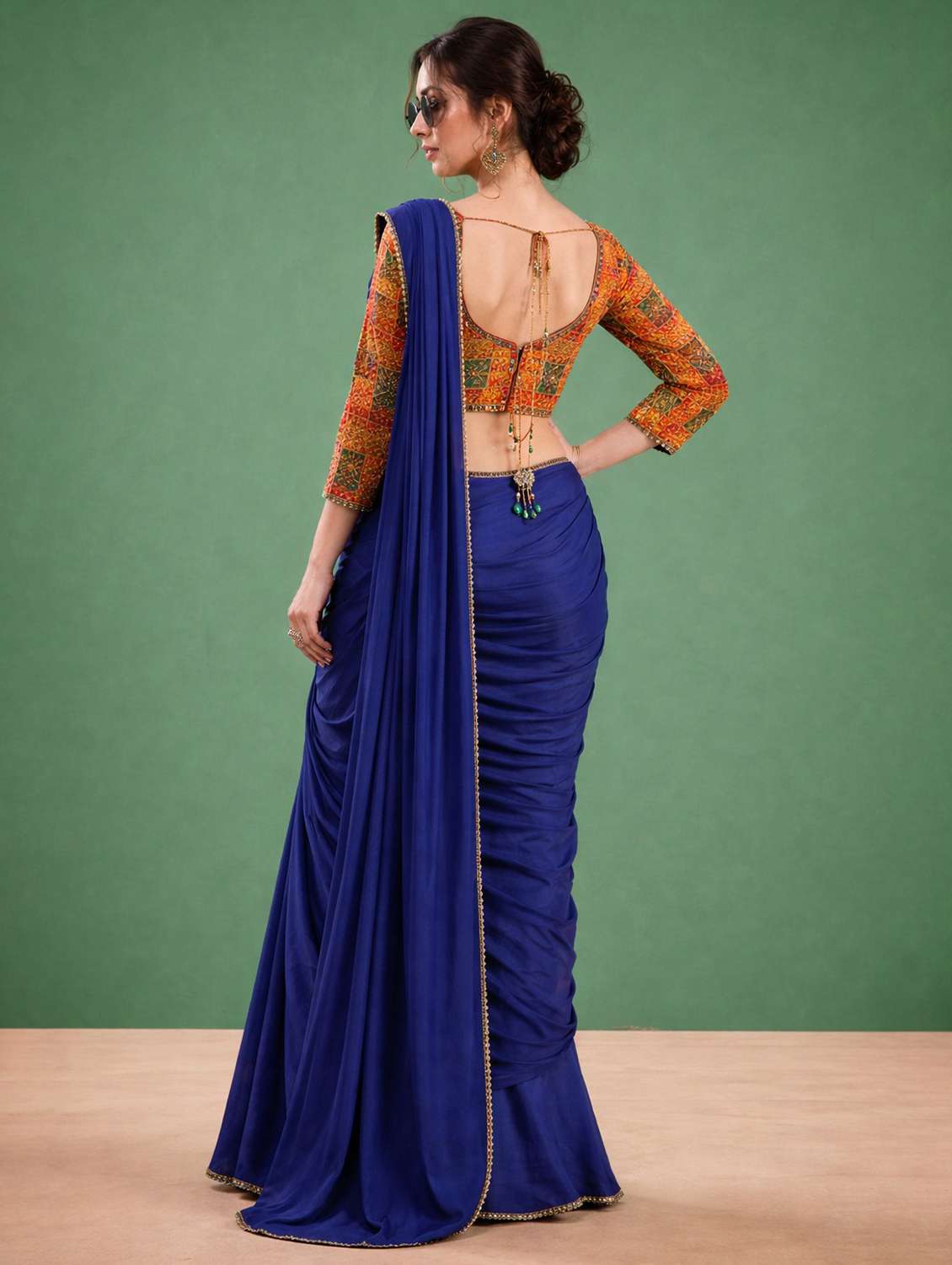 women solid with bordered saree with blouse - 22473310 -  Standard Image - 2