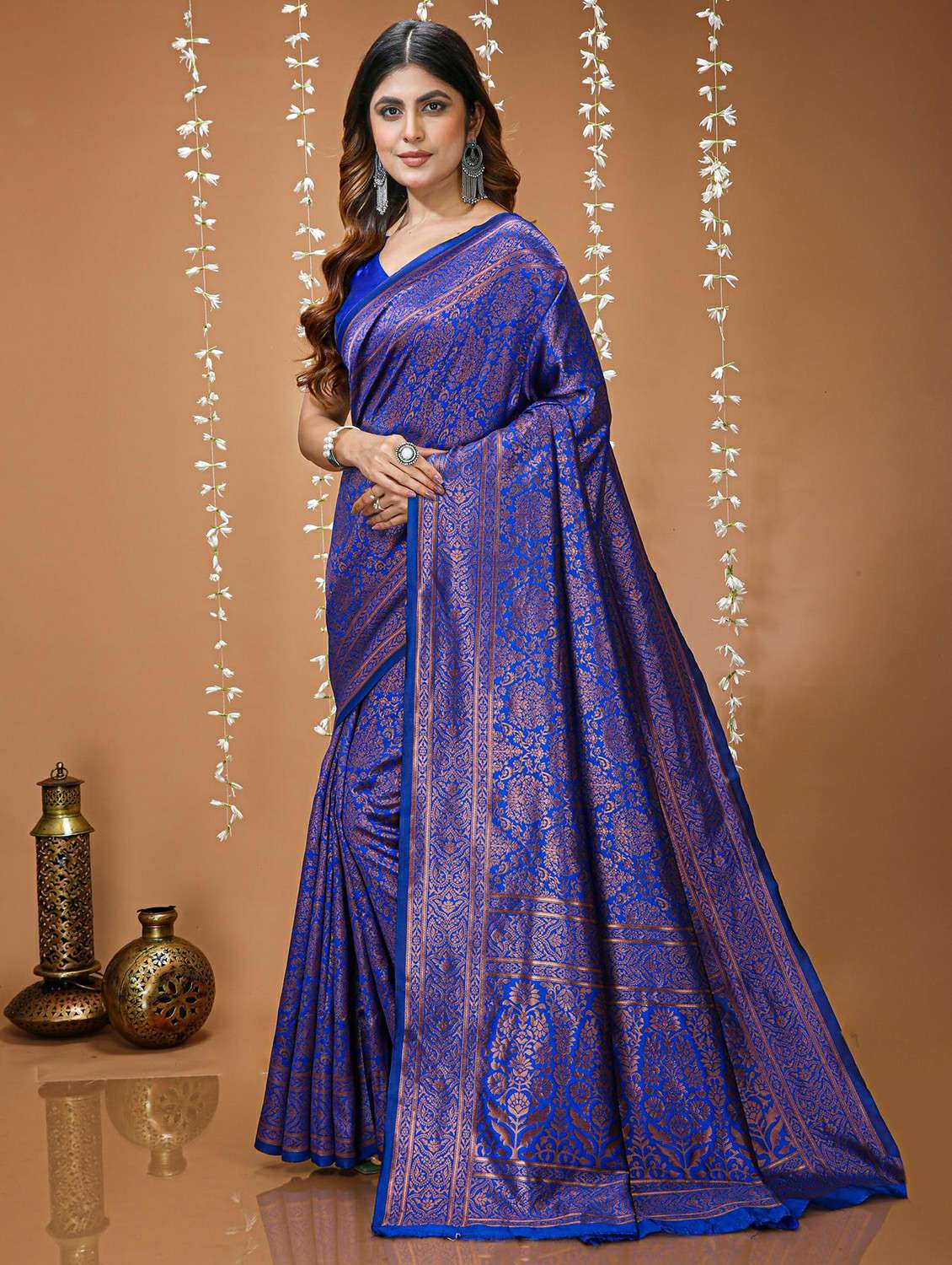 women printed saree with attached blouse with blouse - 22473498 -  Standard Image - 2