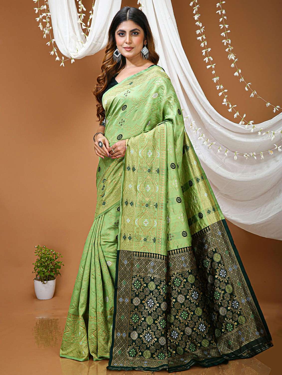 women light blue kanjivaram saree with blouse - 22473501 -  Standard Image - 2