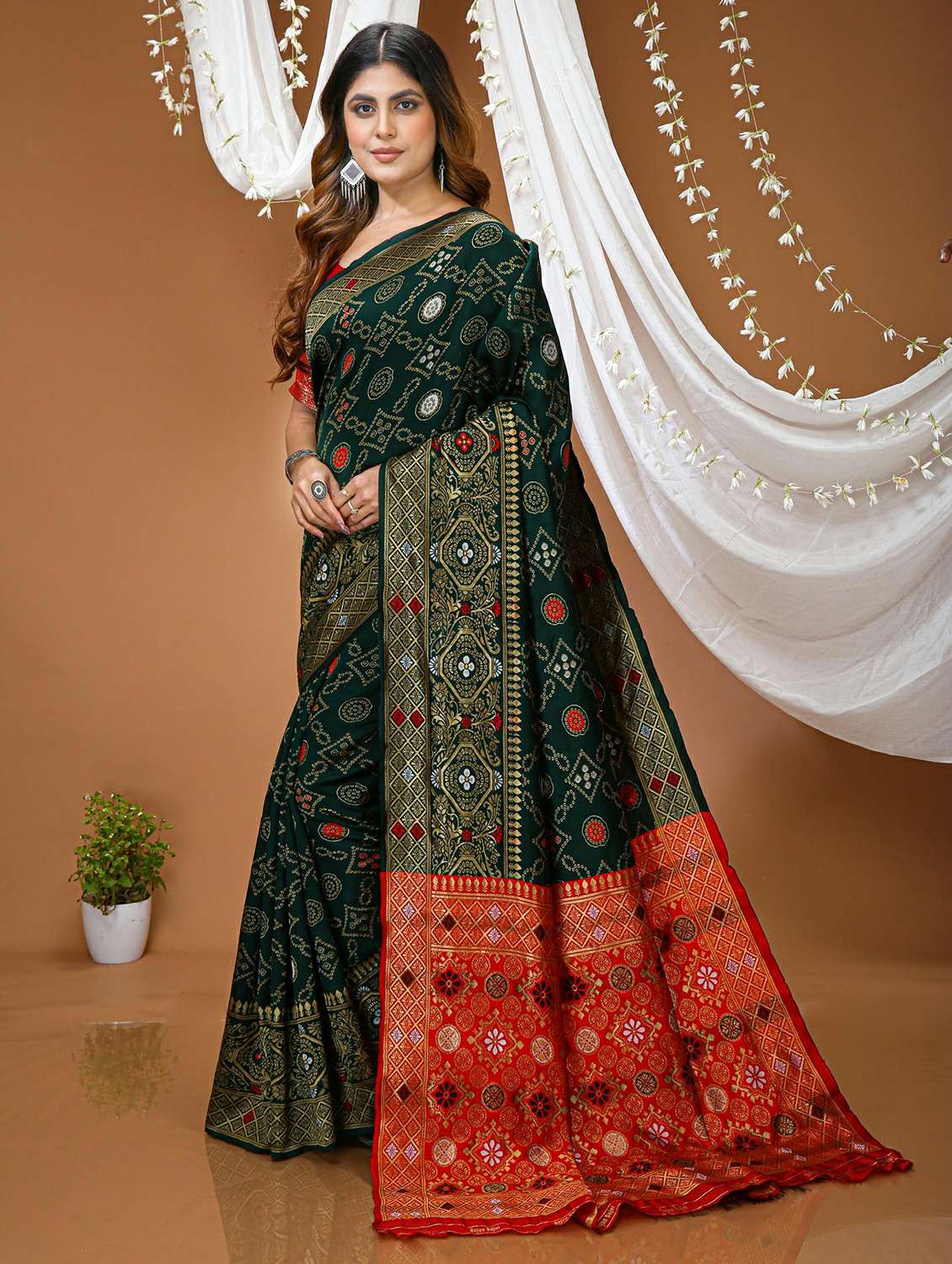 women green kanjivaram saree with blouse - 22473502 -  Standard Image - 2
