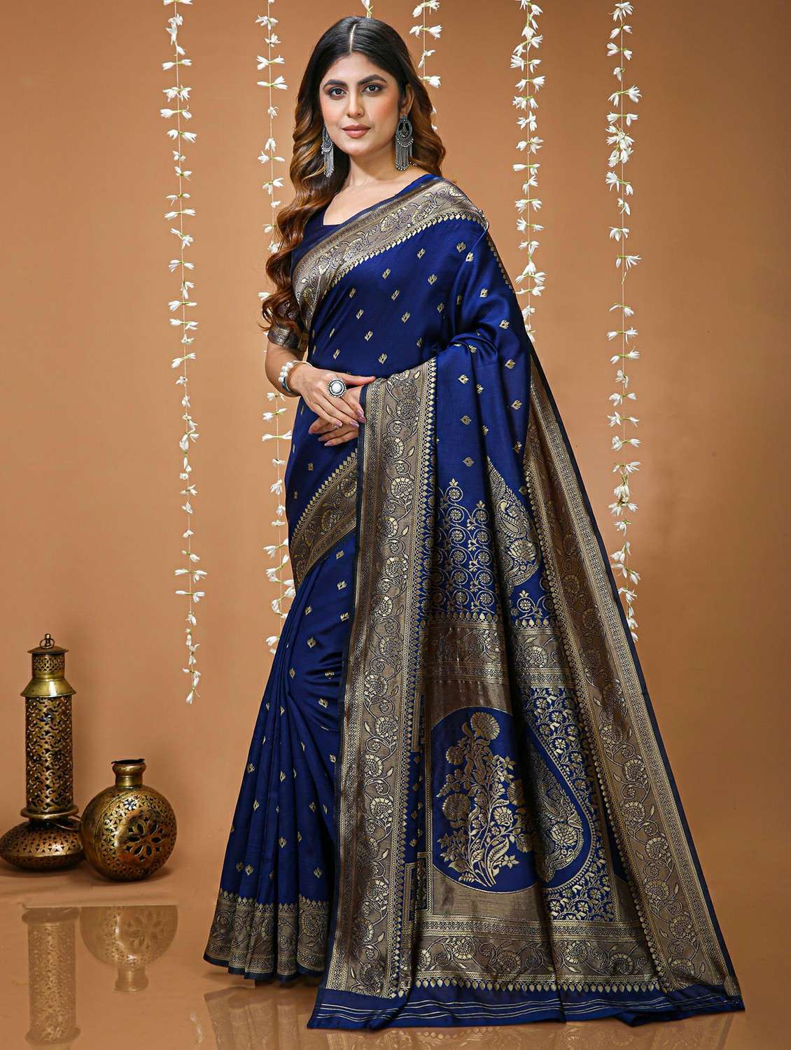women navy blue kanjivaram saree with blouse - 22473650 -  Standard Image - 2