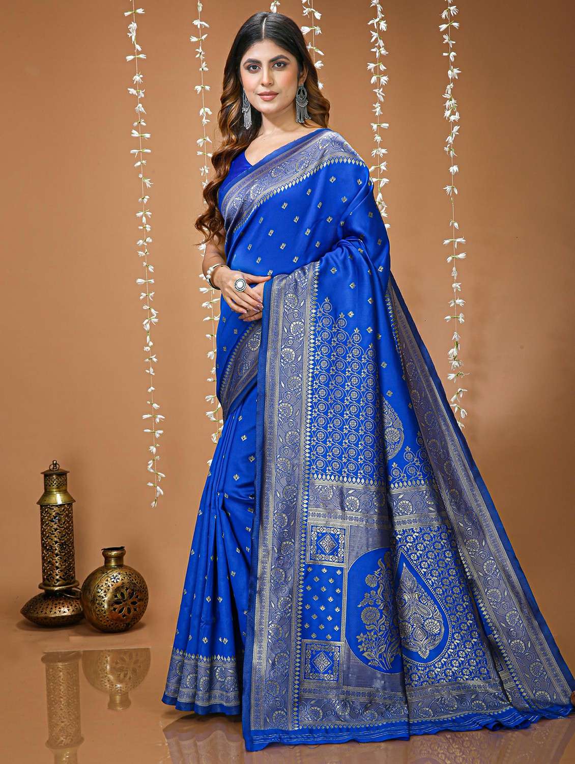 women printed saree with attached blouse with blouse - 22473651 -  Standard Image - 2