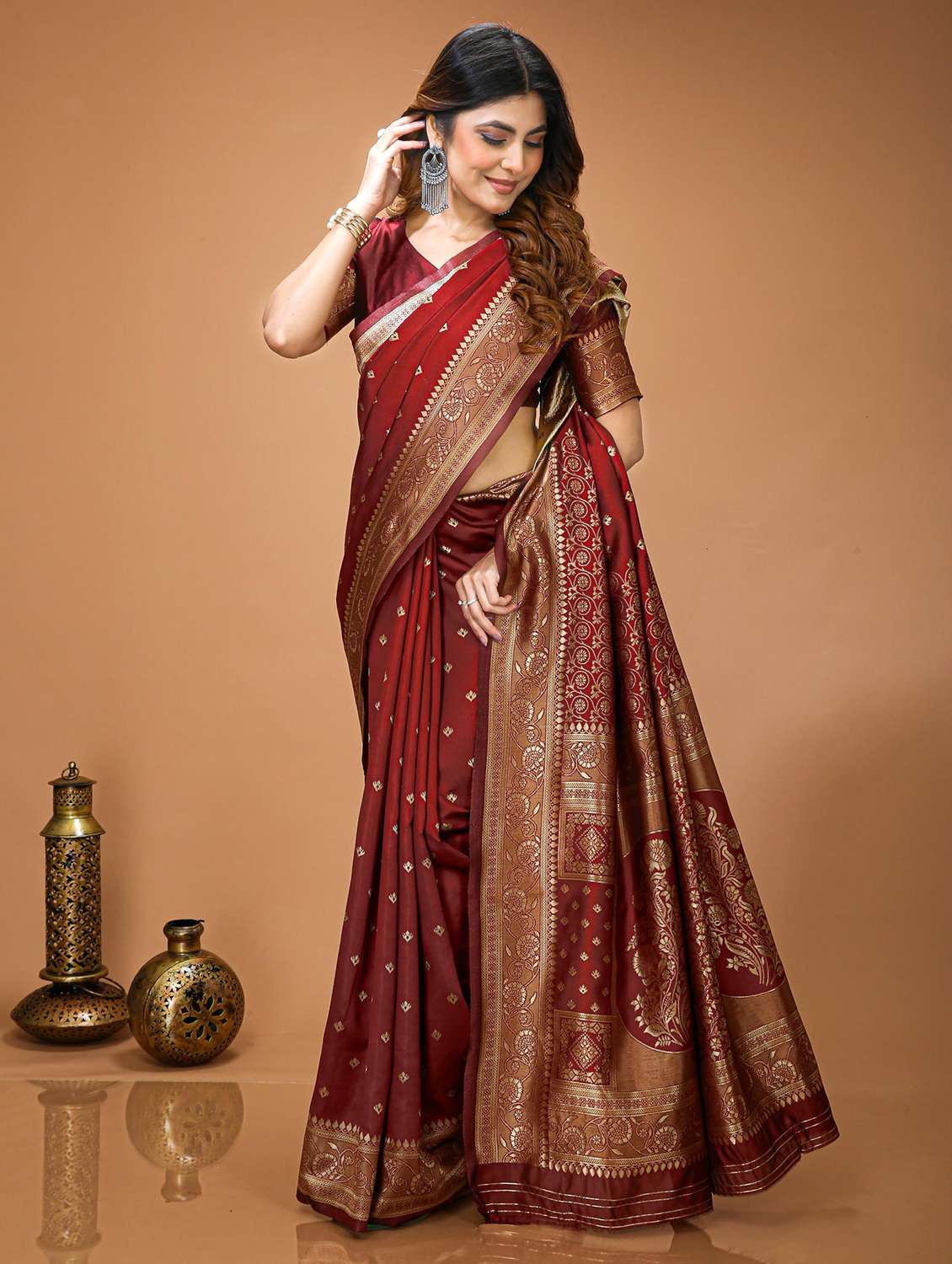 women red kanjivaram saree with blouse - 22473652 -  Standard Image - 2