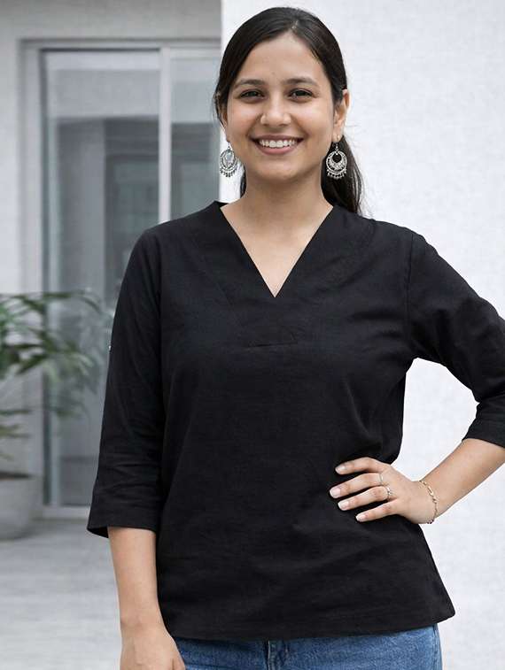 women black linen regular top