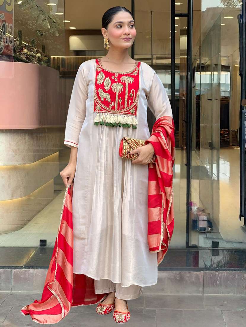women solid with work three quarter sleeve kurta pant with dupatta set