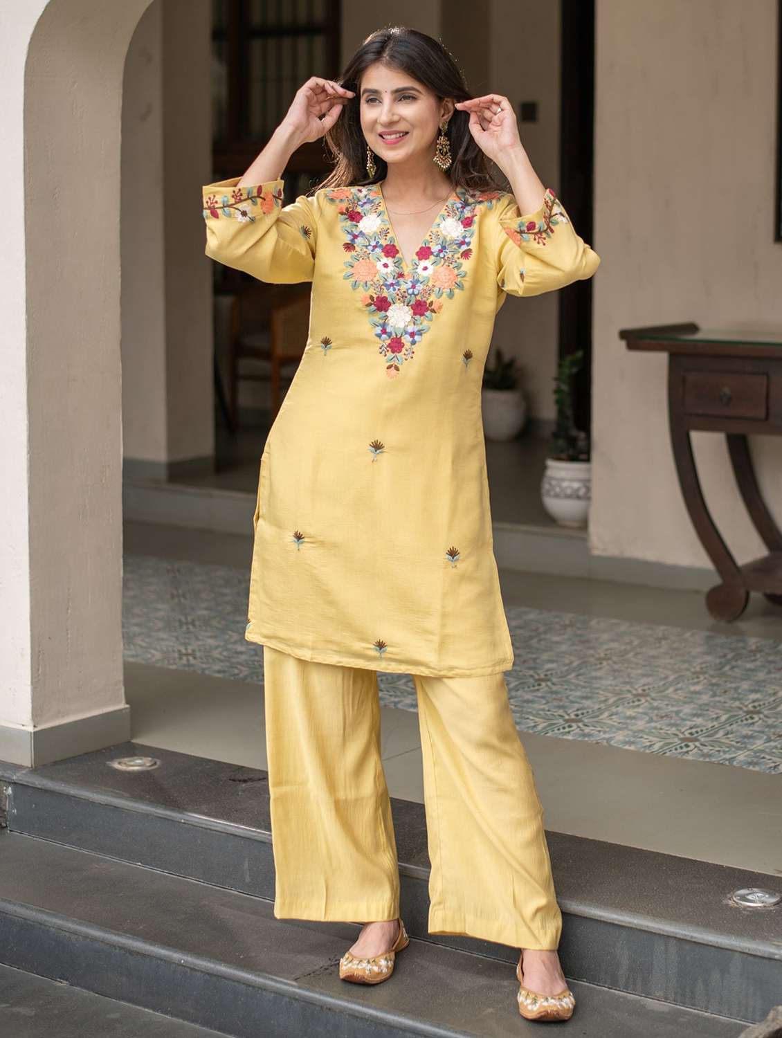women embroidered v neck kurta and pant co-ord set - 22486294 -  Standard Image - 2