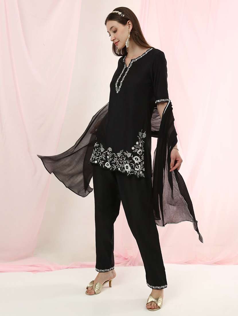 girls silk blend floral embroidered kurta pant set with dupatta - 22486926 -  Standard Image - 2