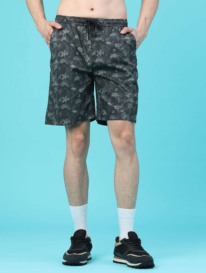 men printed mid rise regular fit shorts
