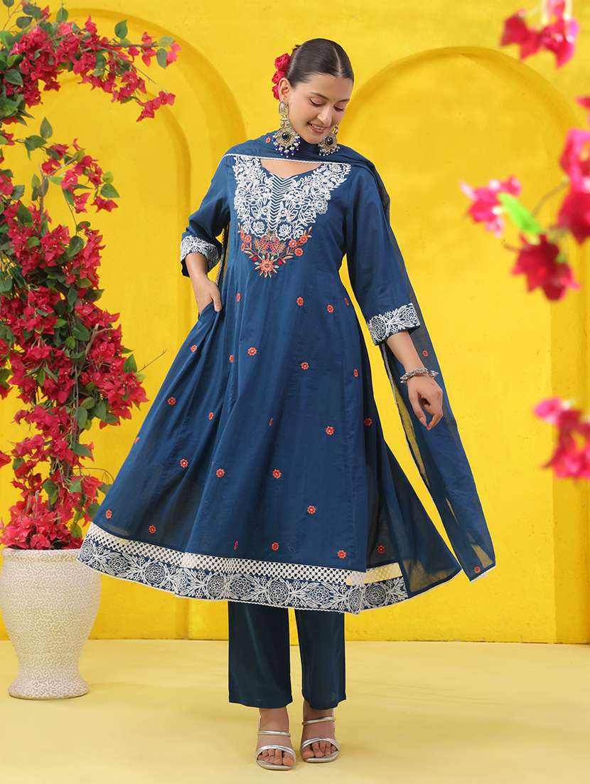 women solid with work three quarter sleeve kurta pant with dupatta set