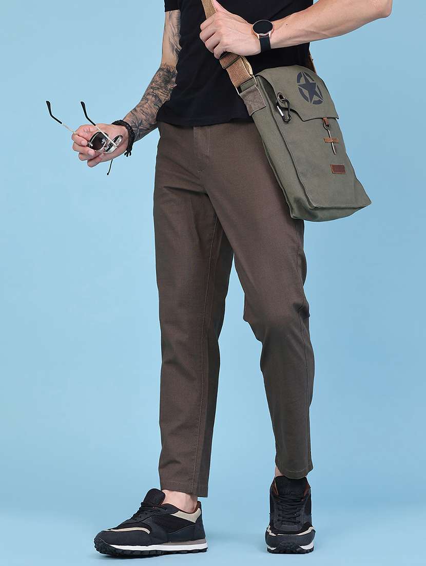 men solid mid rise chinos casual trouser