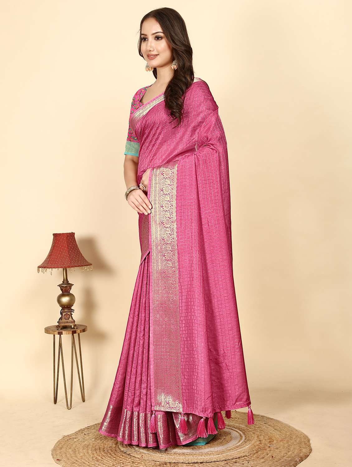 women checkered bordered saree with blouse - 22491481 -  Standard Image - 2