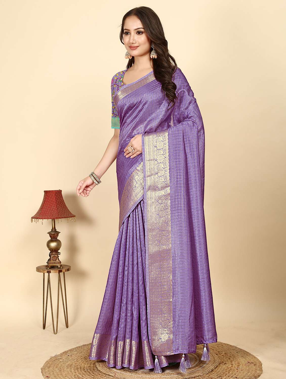 women checkered bordered saree with blouse - 22491482 -  Standard Image - 2