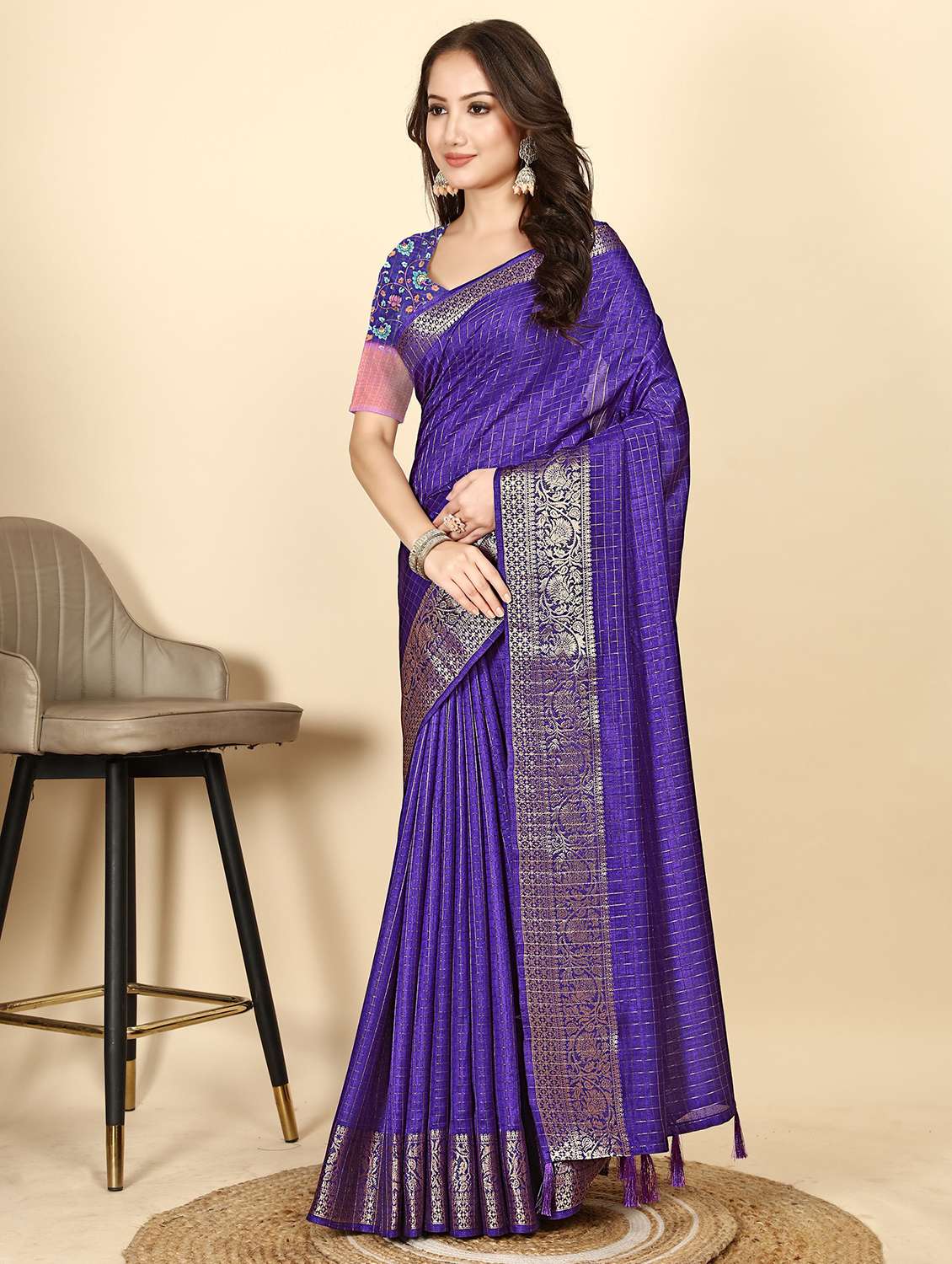 women checkered bordered saree with blouse - 22491485 -  Standard Image - 2