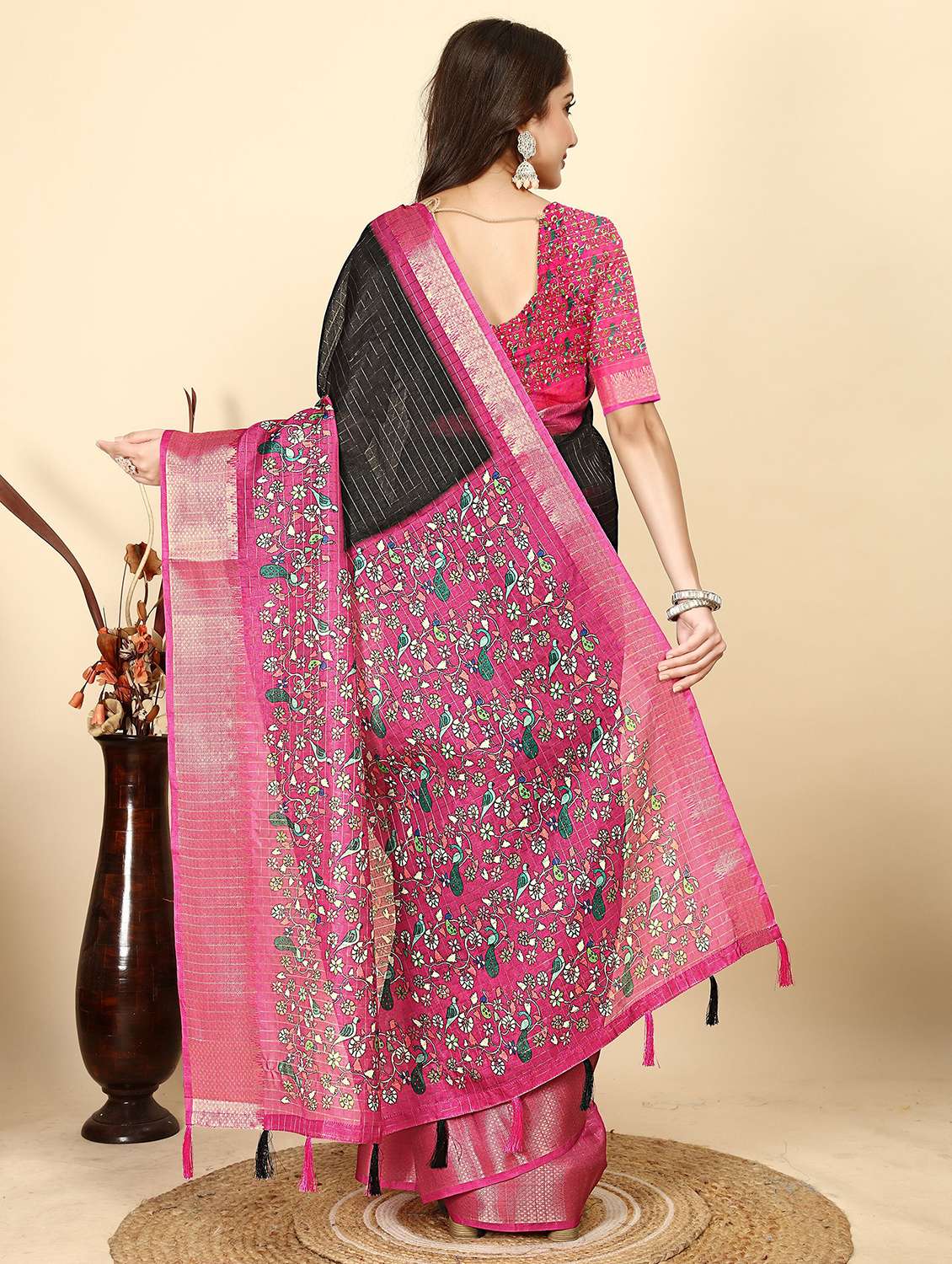 women checkered bordered saree with blouse - 22491554 -  Standard Image - 2