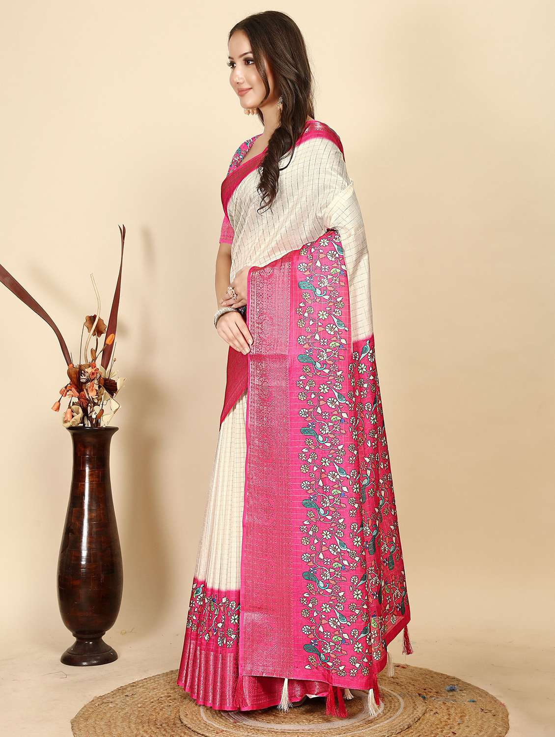 women checkered bordered saree with blouse - 22491560 -  Standard Image - 2