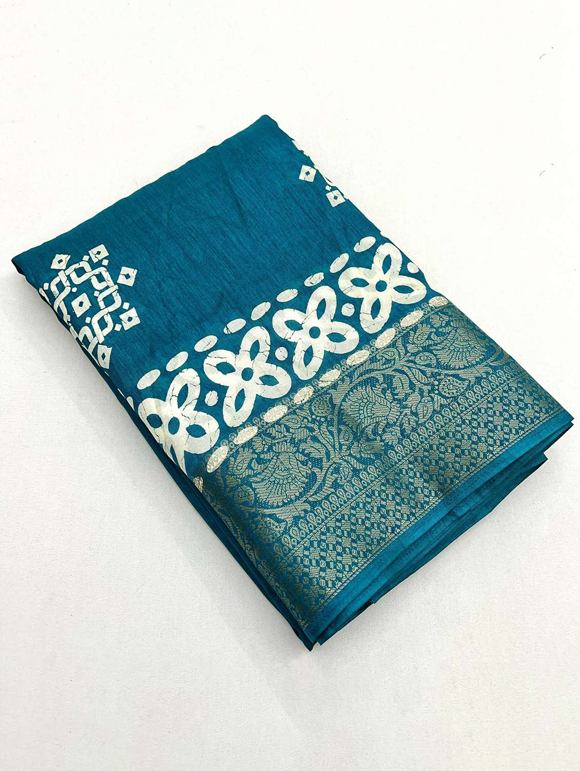 women printed casual wear saree with blouse - 22491591 -  Standard Image - 2