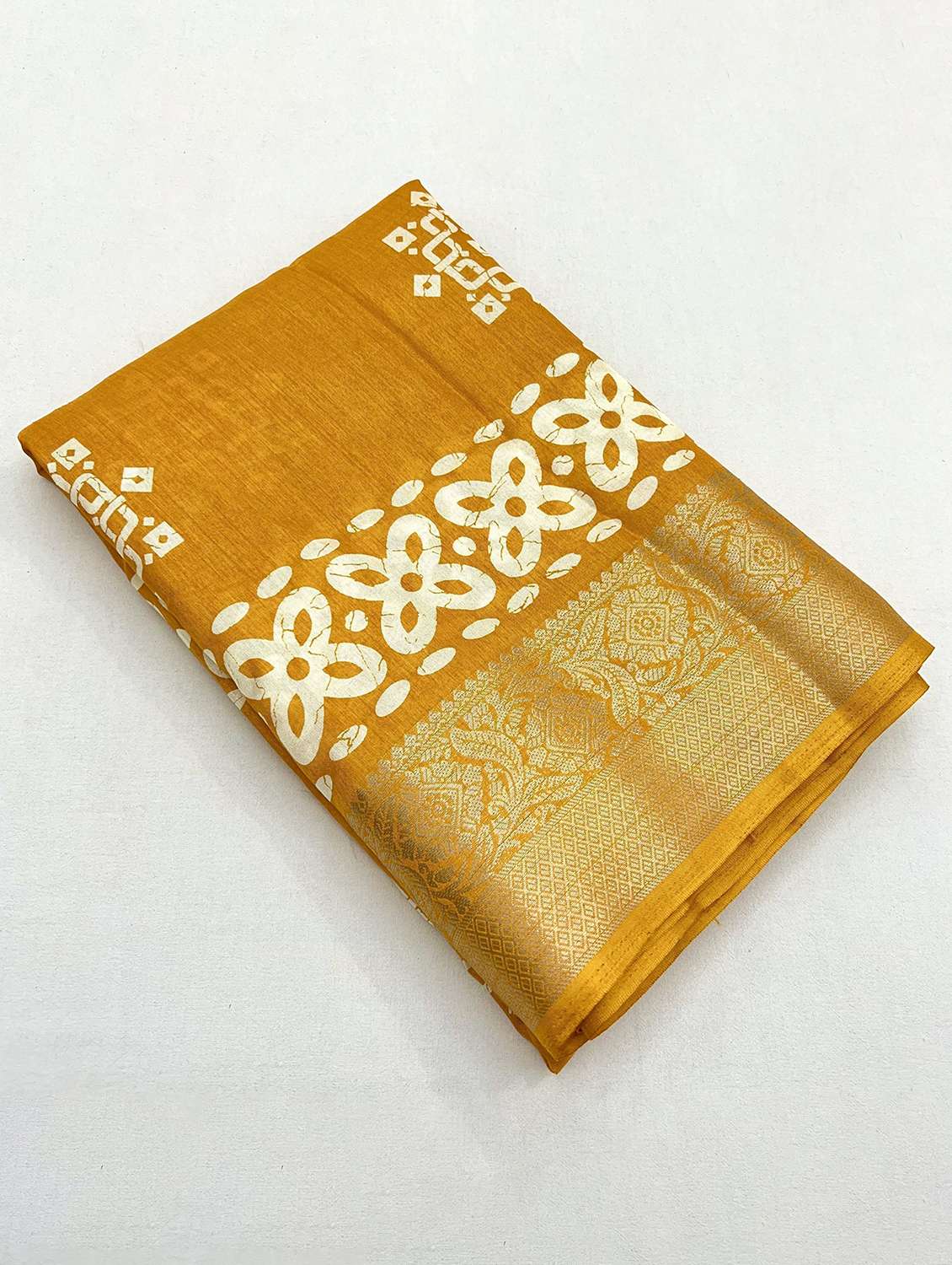 women printed casual wear saree with blouse - 22491593 -  Standard Image - 2