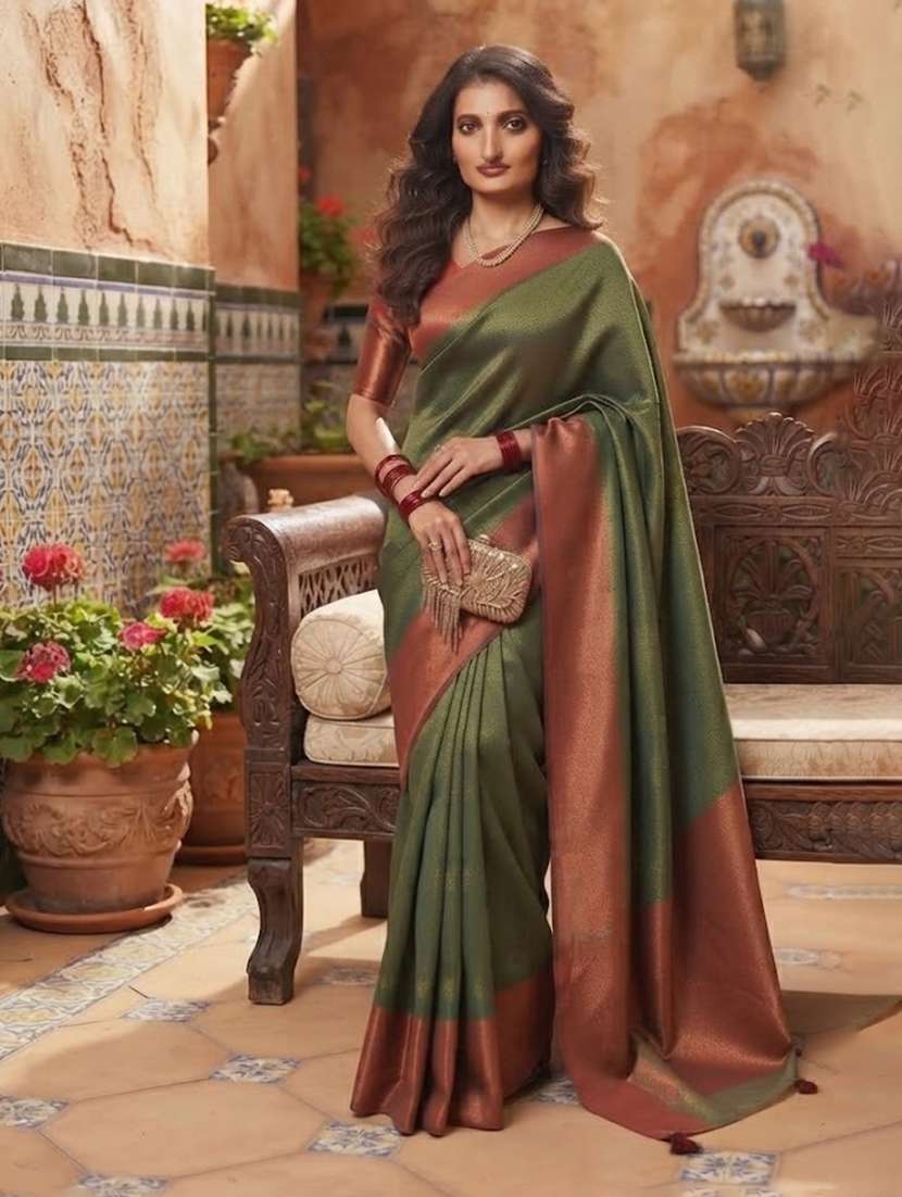 women self design kanjivaram saree with blouse