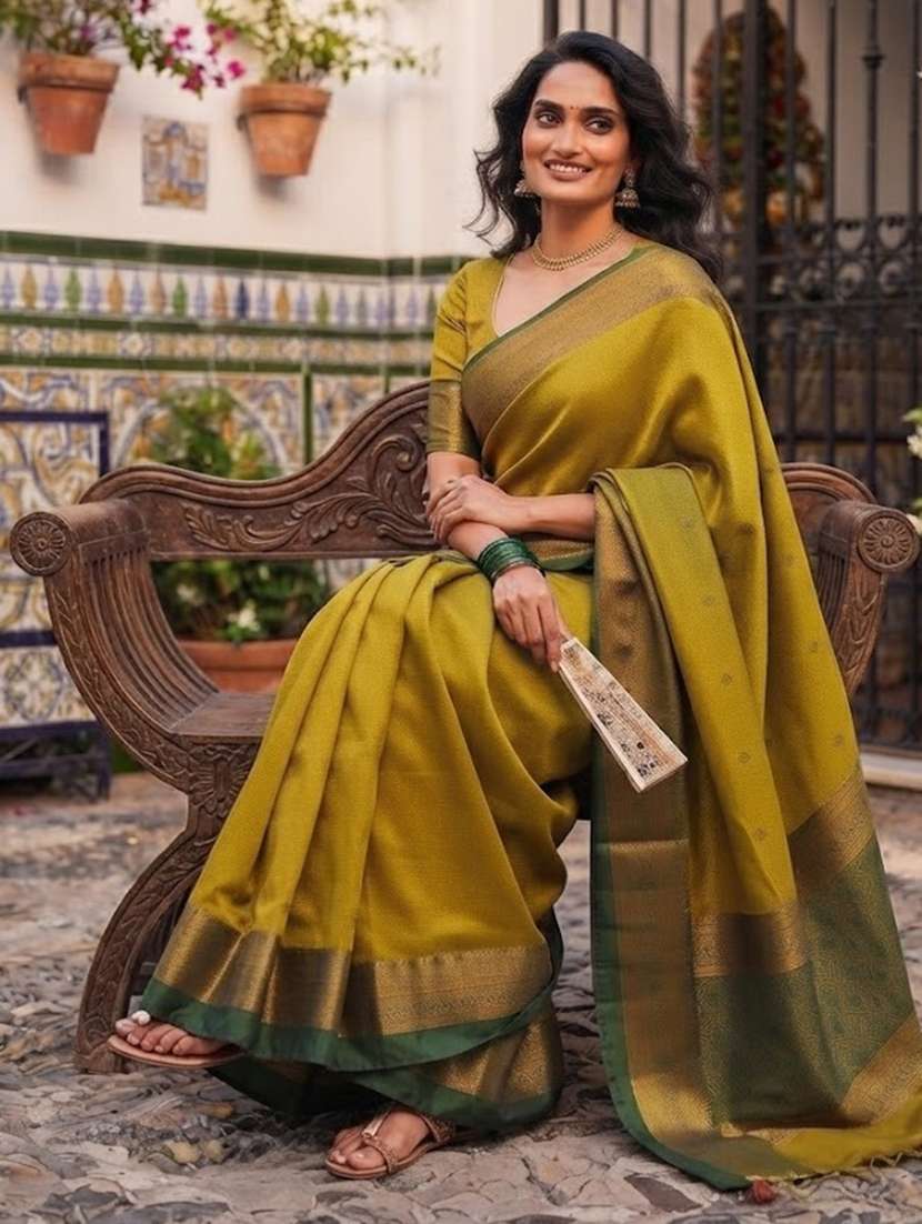 Women Self Design Kanjivaram Saree With Blouse - 22492875 -  Standard Image - 2