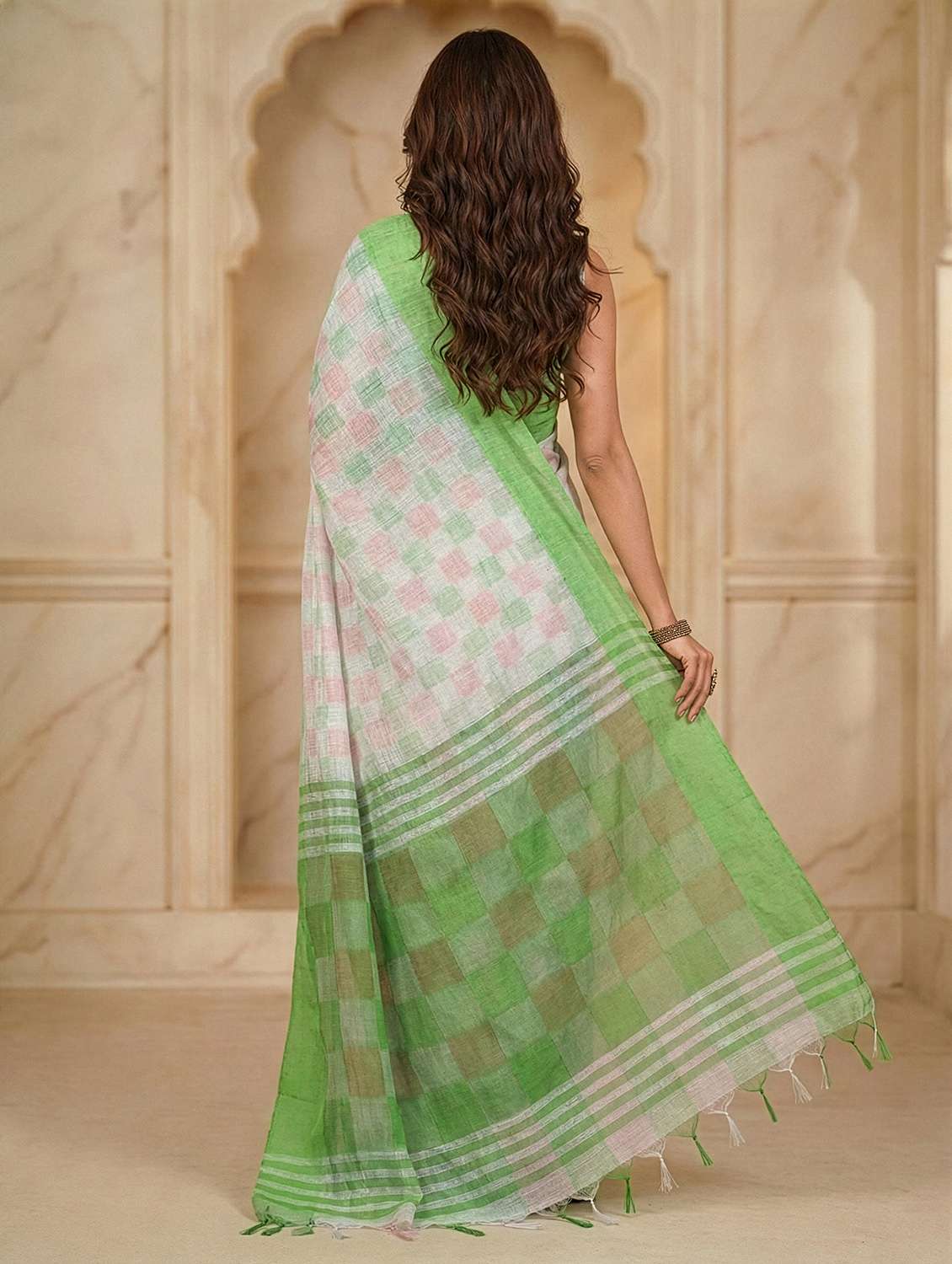women checkered handloom saree with blouse - 22497600 -  Standard Image - 2