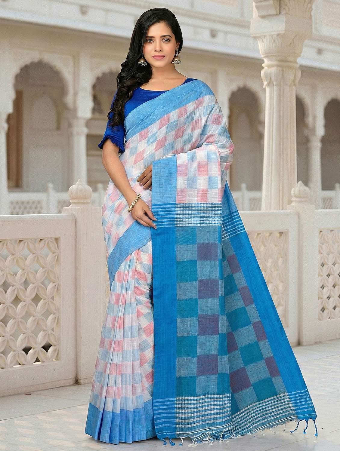 women checkered handloom saree with blouse