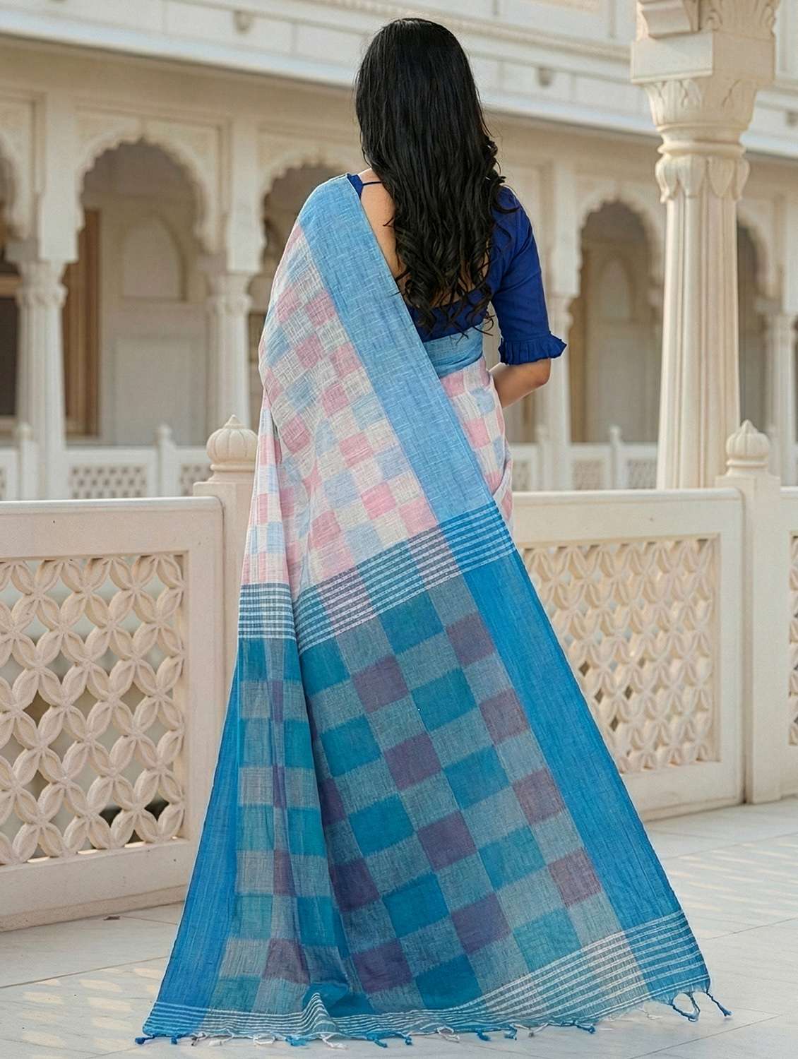 women checkered handloom saree with blouse - 22497602 -  Standard Image - 2