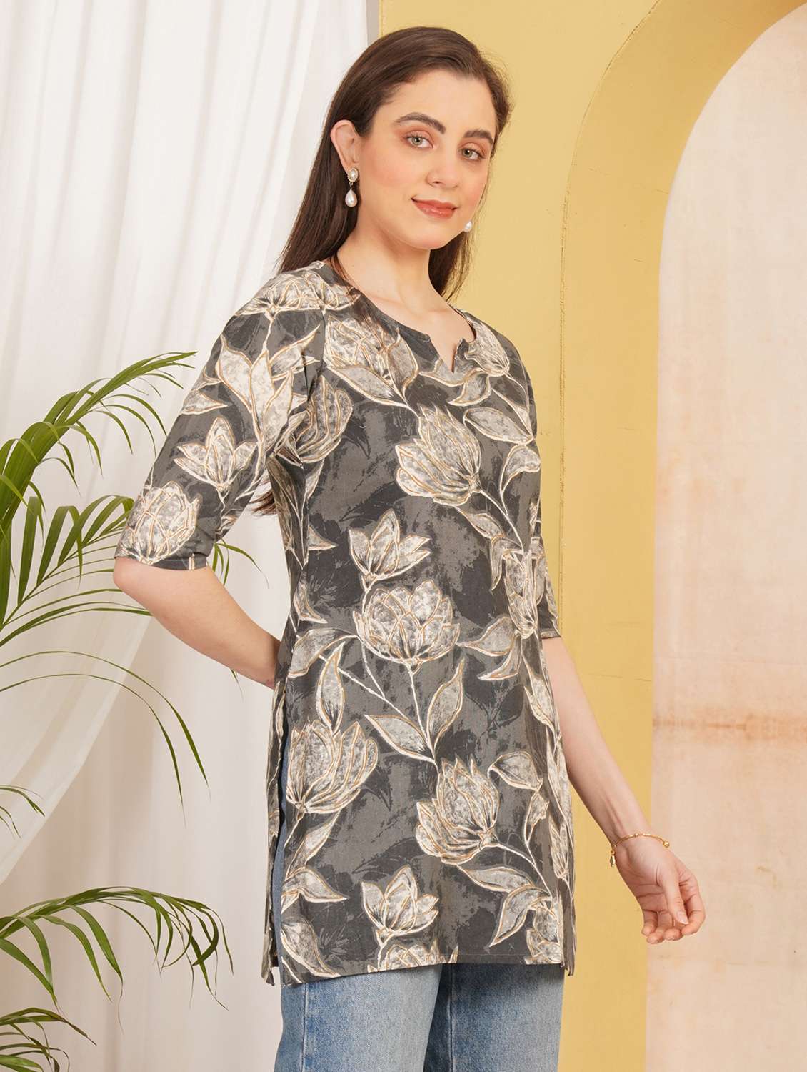 women printed notch neck straight kurti - 22498054 -  Standard Image - 2