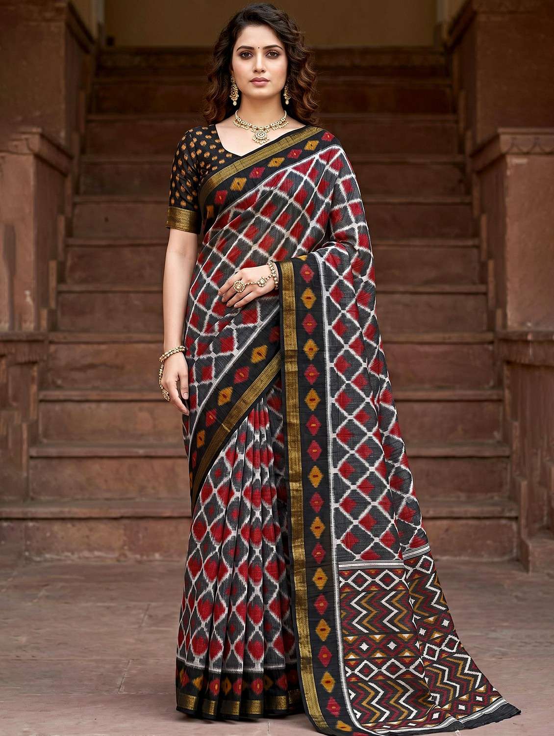 women printed casual wear saree with blouse