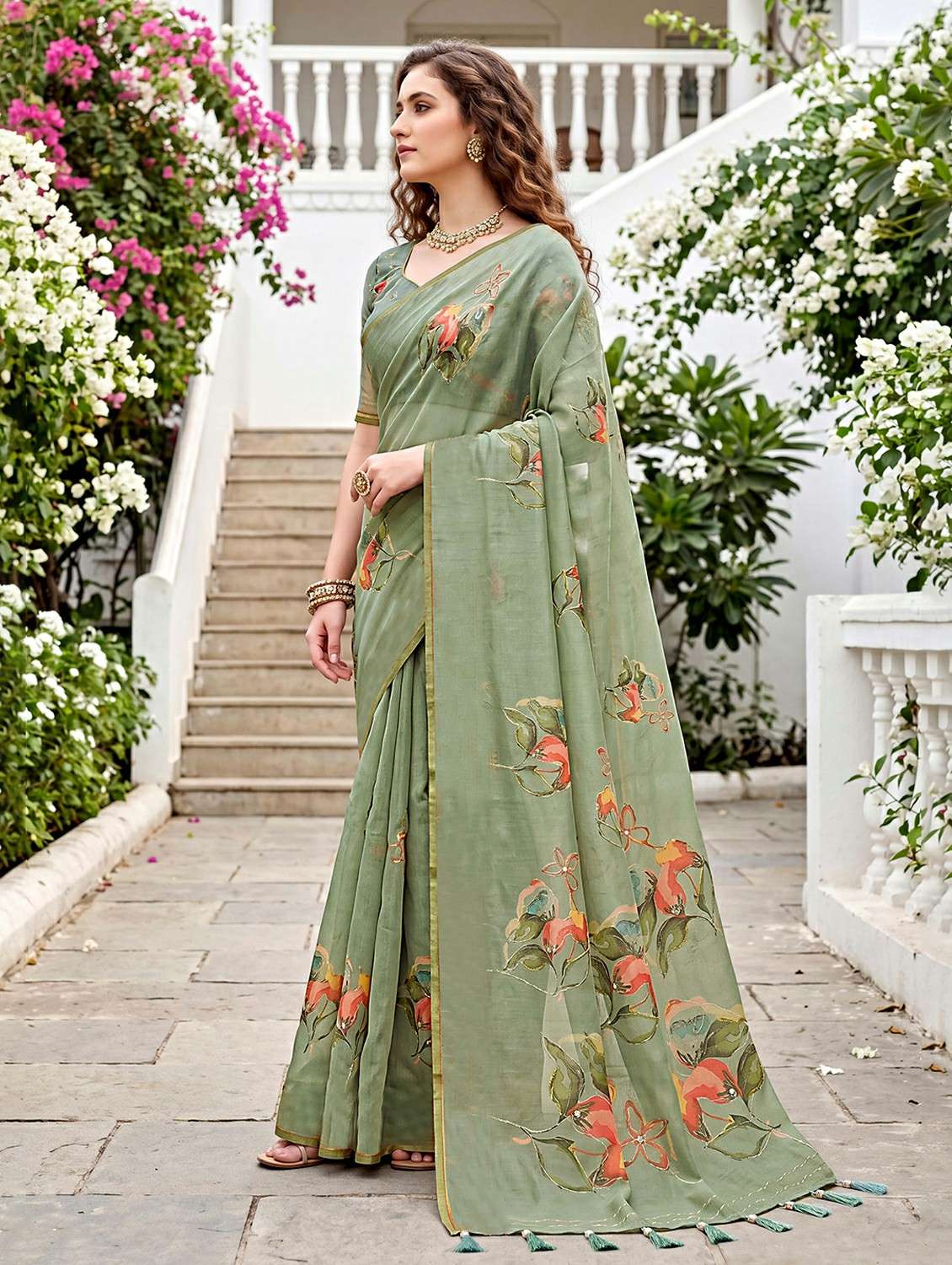 Women Floral Printed Saree With Blouse - 22498647 -  Standard Image - 2