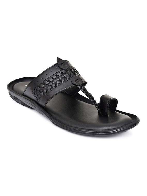 men textured one toe kolhapuri sandal