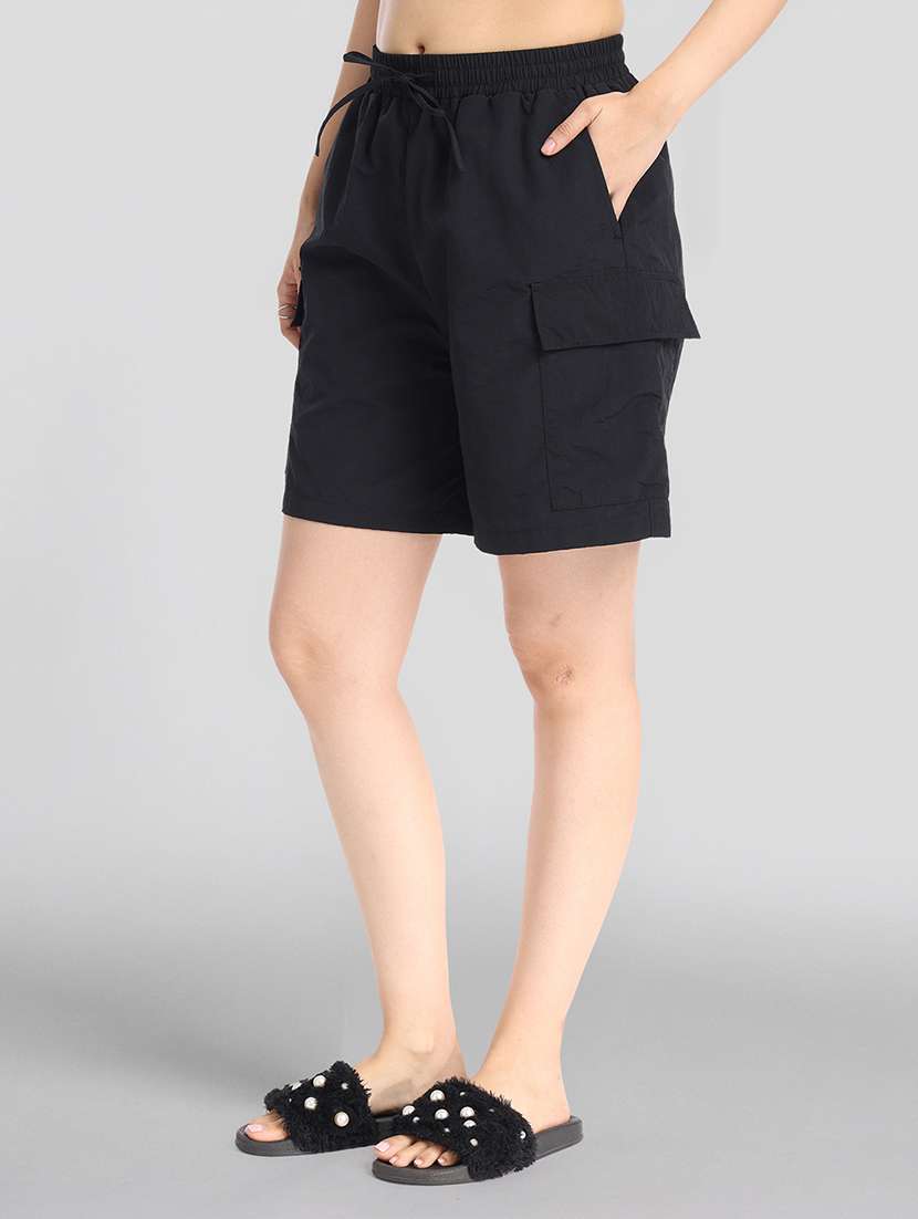 women solid mid rise cargo shorts - 22499233 -  Standard Image - 2