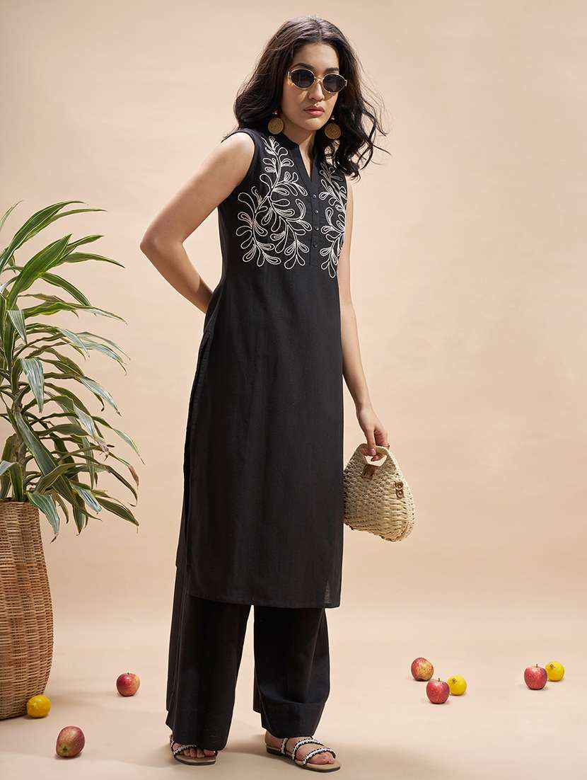 women embroidered sleeveless straight kurta