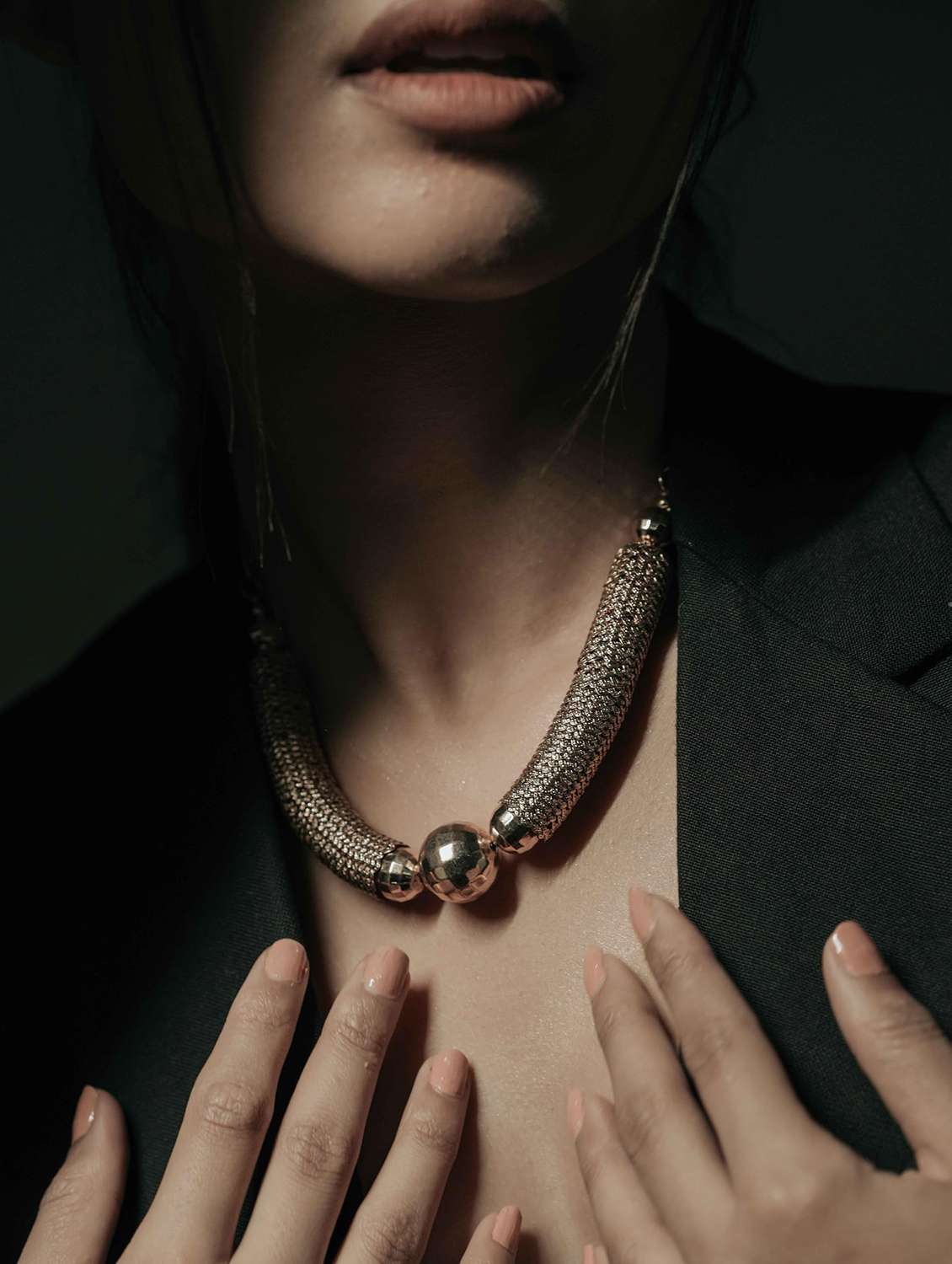 elegant textured statement choker necklace for women - 22499748 -  Standard Image - 2